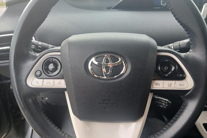 Grå Toyota Prius Plug-in fra 2018