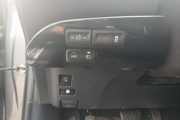 Grå Toyota Prius Plug-in fra 2018