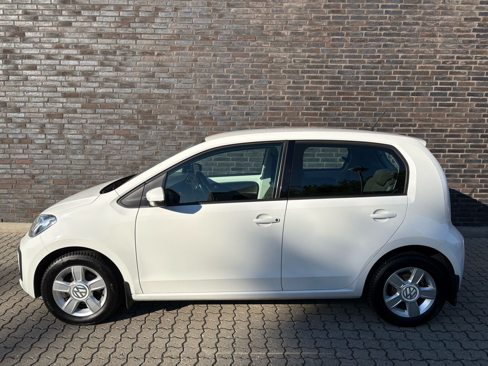 Hvid VW UP! fra 2019