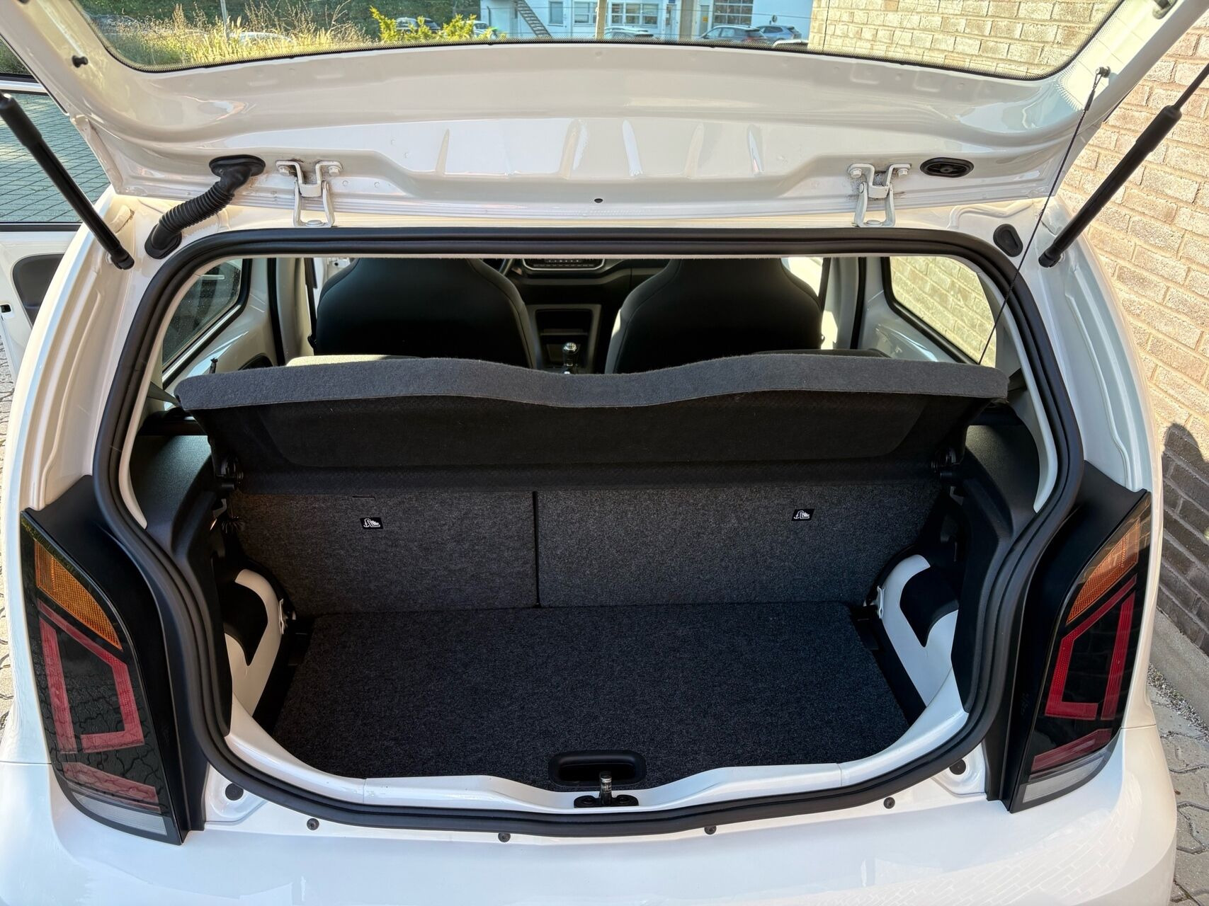 Hvid VW UP! fra 2019