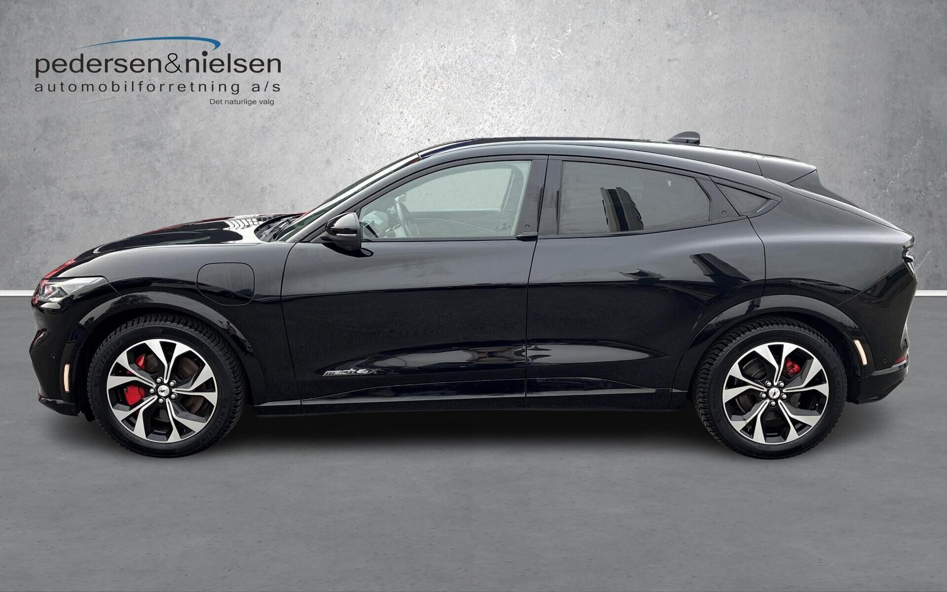 Sort Ford Mustang Mach-E fra 2021