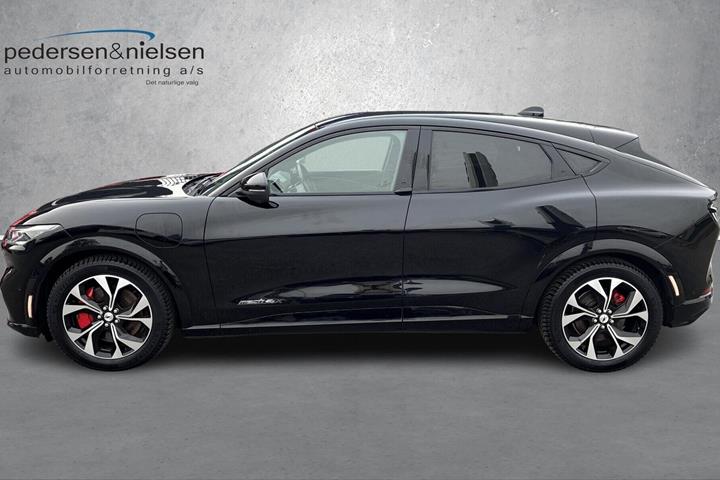 Sort Ford Mustang Mach-E fra 2021