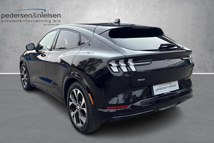 Sort Ford Mustang Mach-E fra 2021
