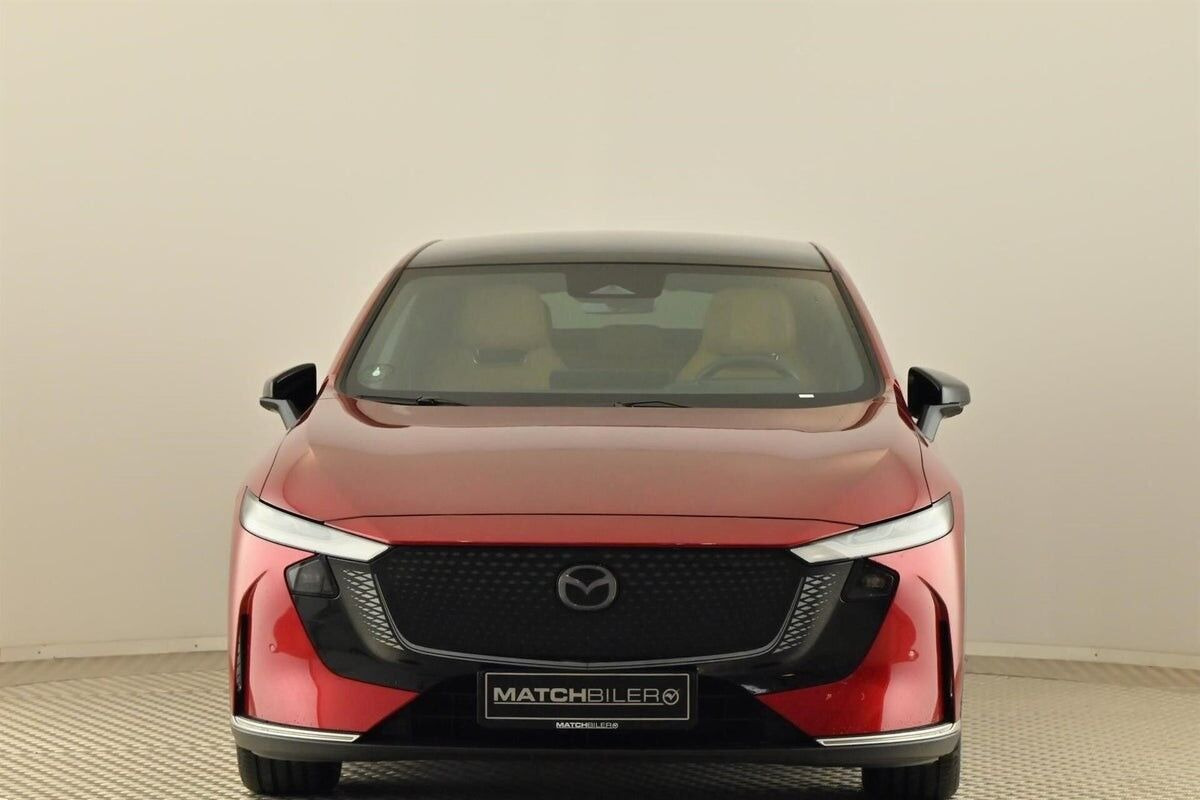 Rød Mazda 6e fra 2026