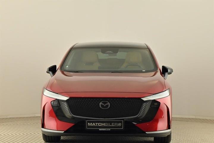 Rød Mazda 6e fra 2026