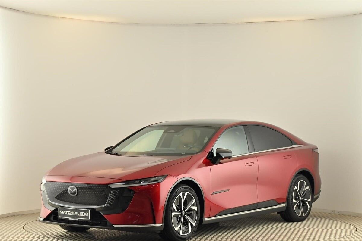 Rød Mazda 6e fra 2026