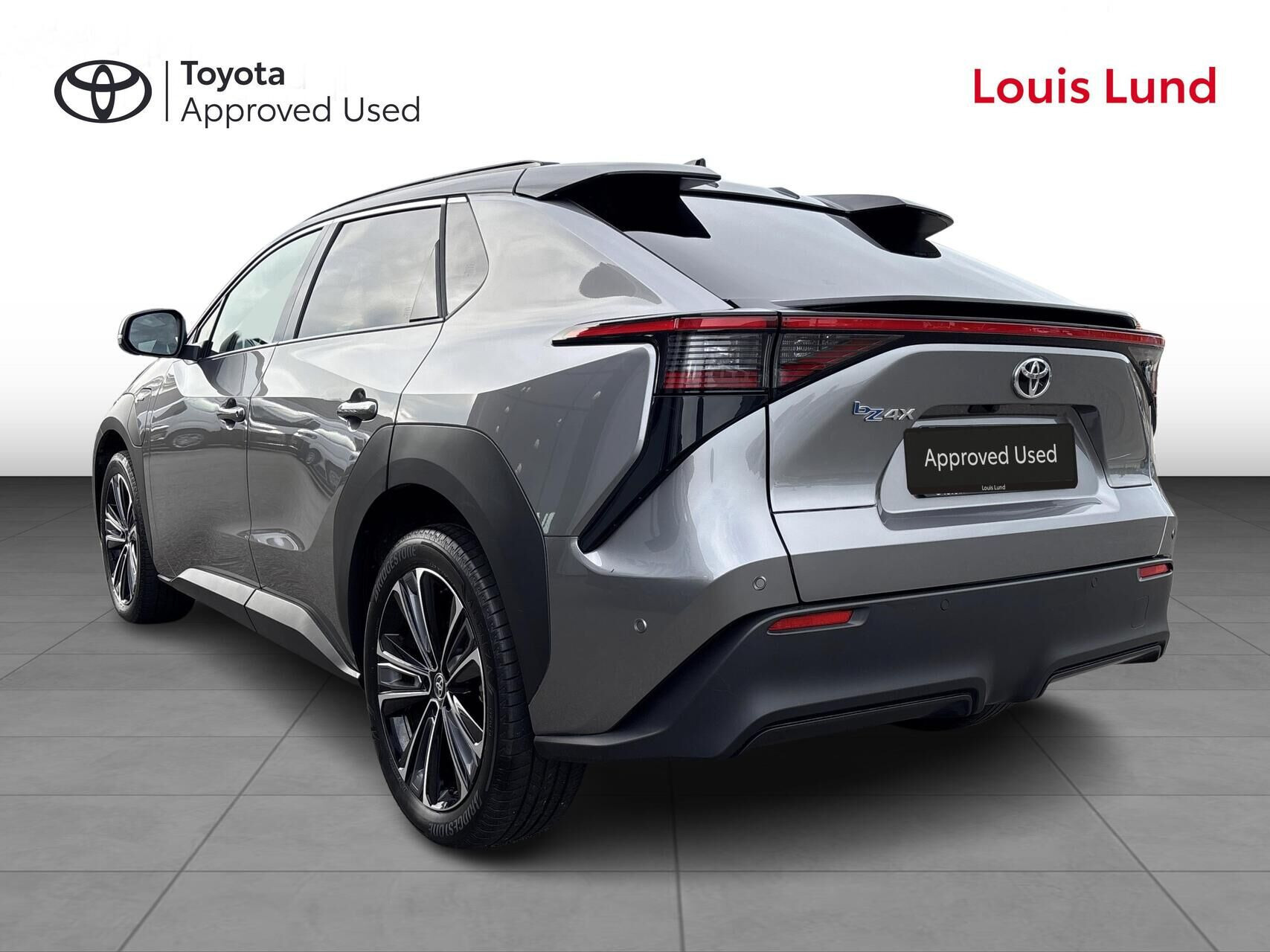 Grå Toyota BZ4X fra 2025