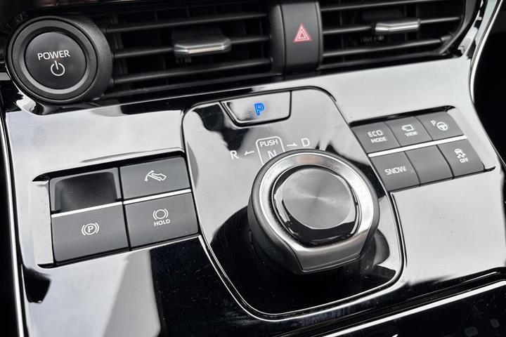 Grå Toyota BZ4X fra 2025