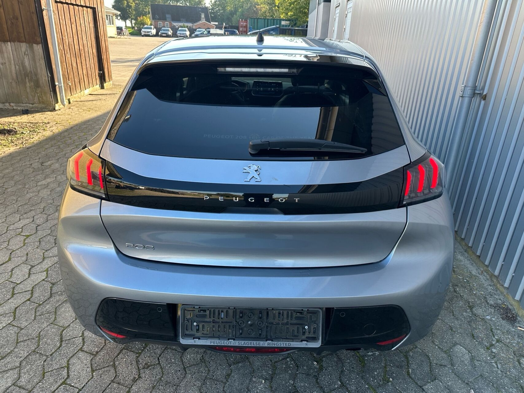 Grå Peugeot 208 fra 2020