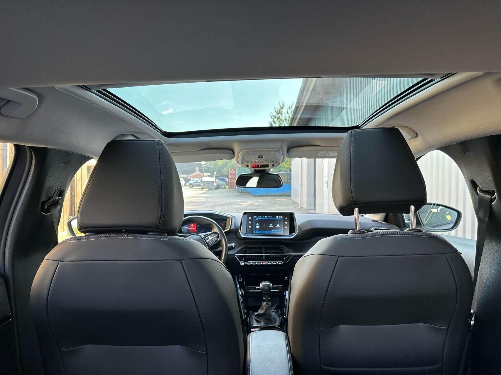 Grå Peugeot 208 fra 2020