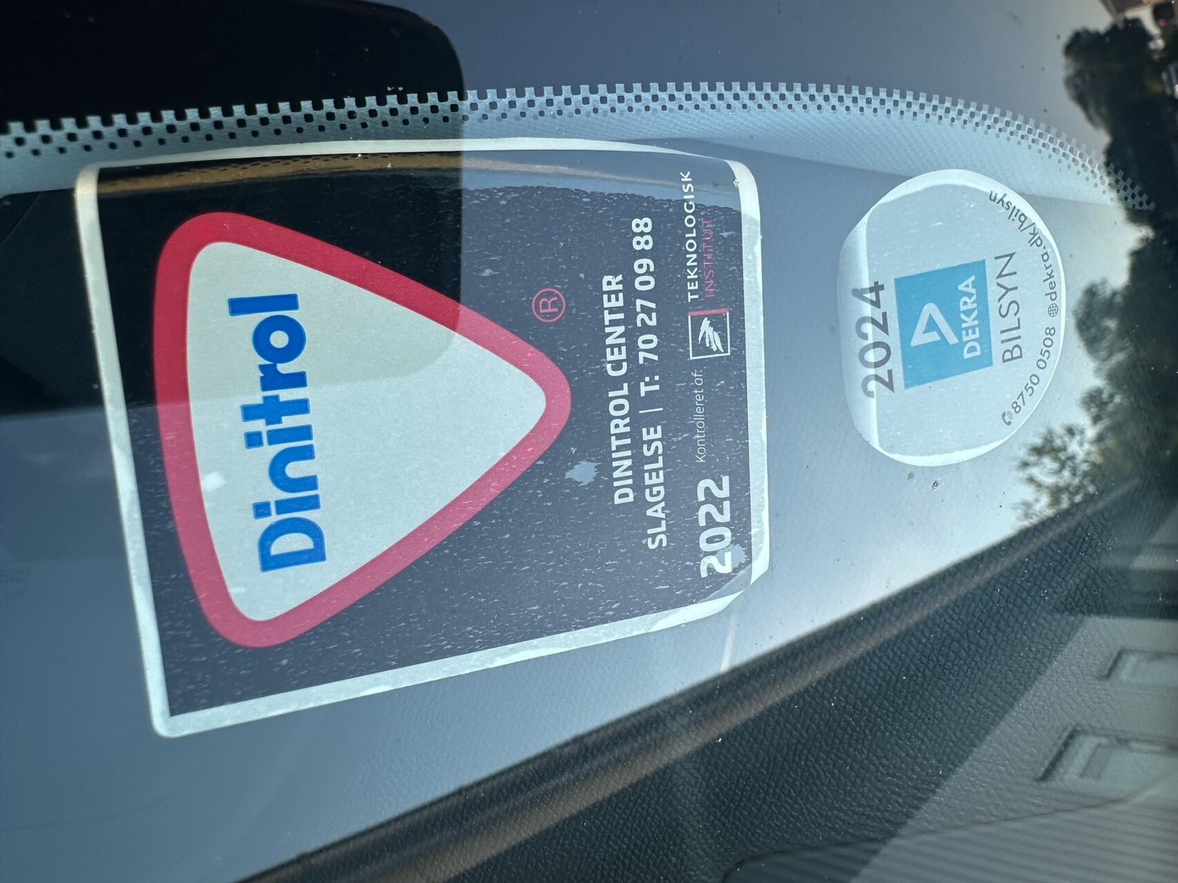 Grå Peugeot 208 fra 2020