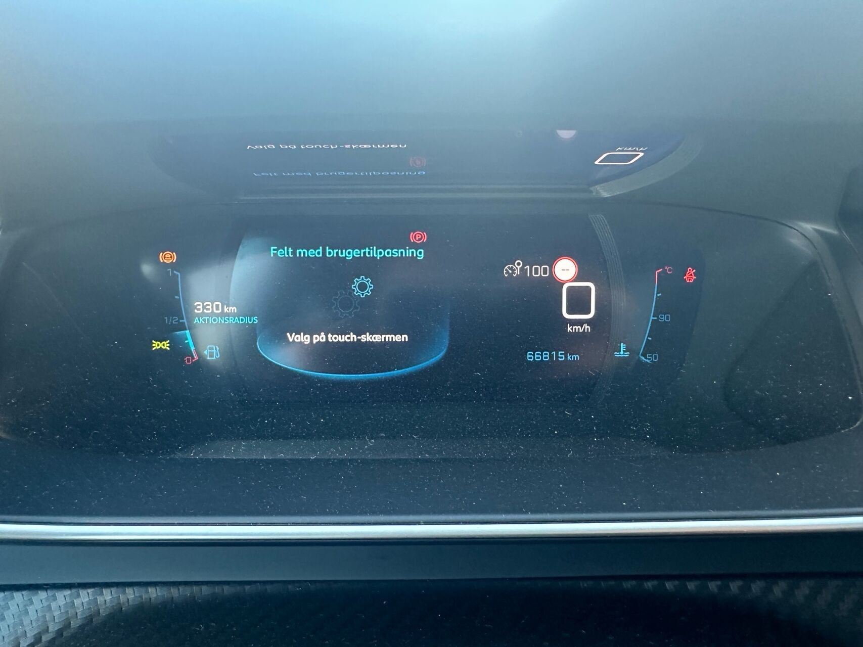 Grå Peugeot 208 fra 2020
