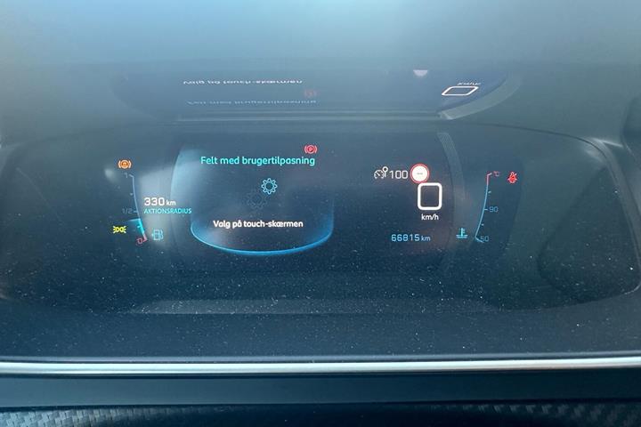 Grå Peugeot 208 fra 2020