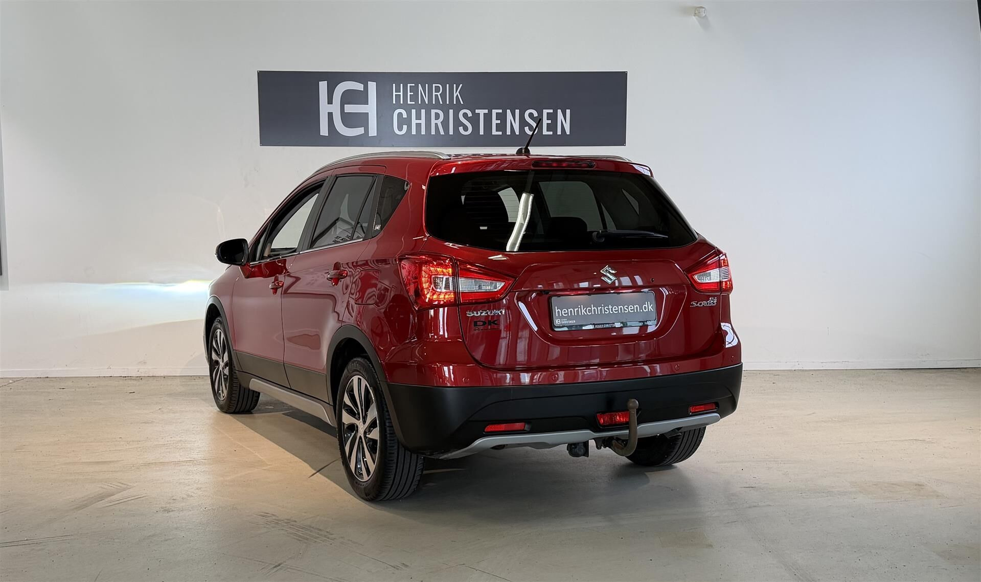 Rød Suzuki S-Cross fra 2019