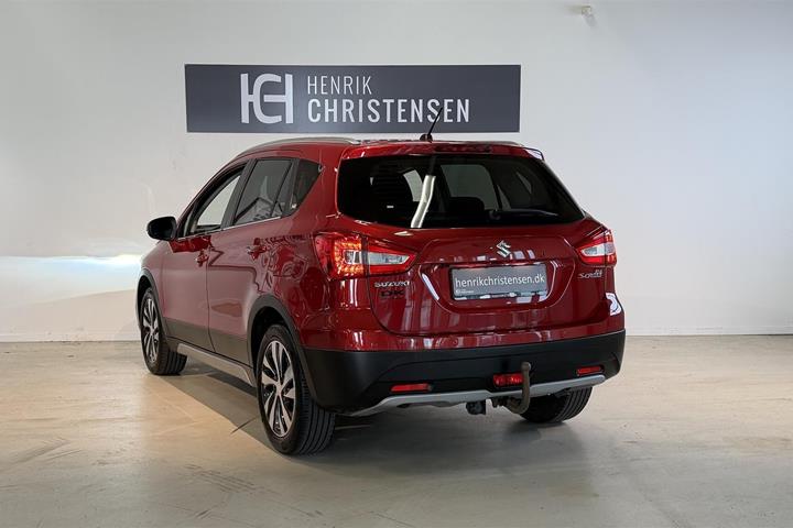Rød Suzuki S-Cross fra 2019