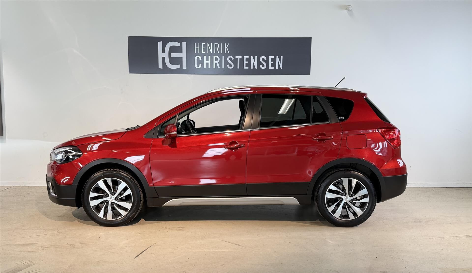 Rød Suzuki S-Cross fra 2019