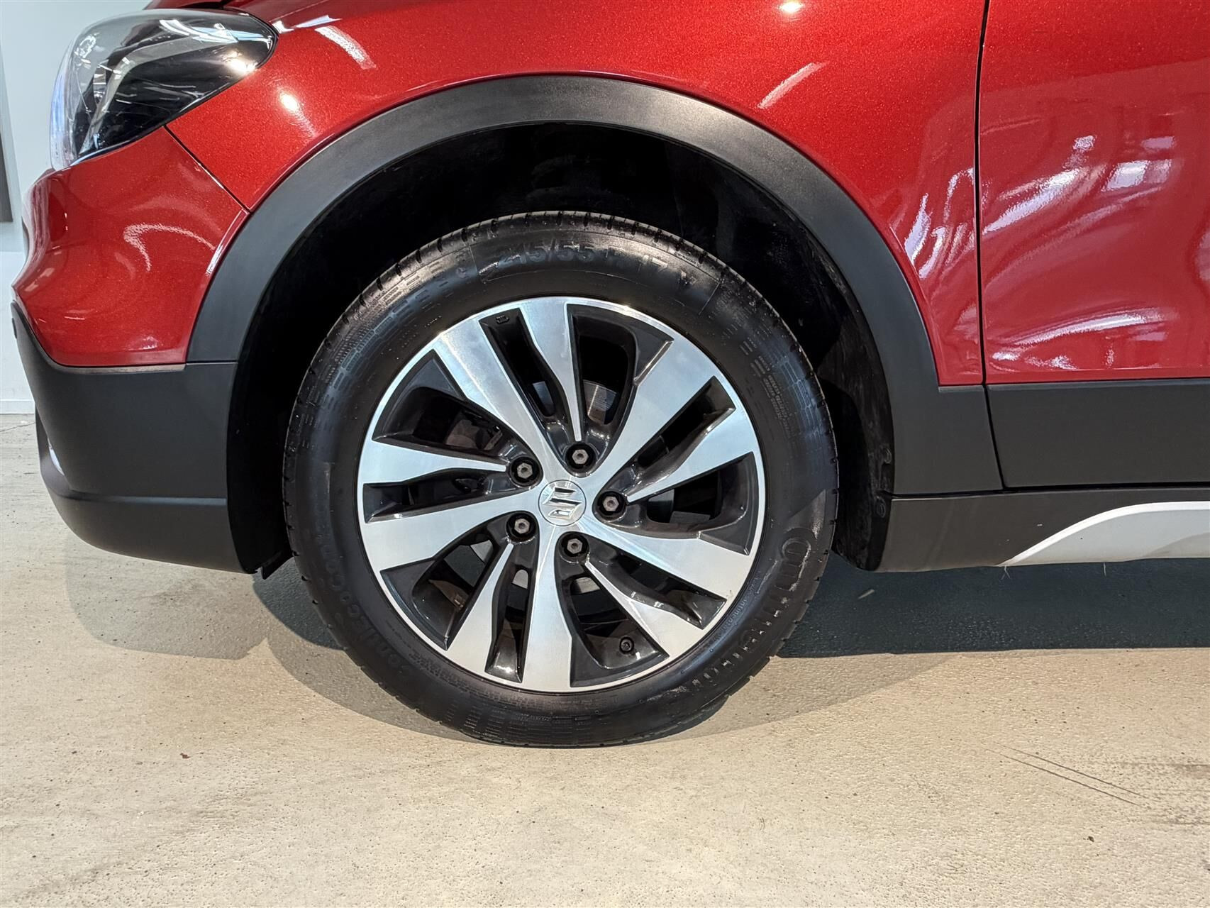 Rød Suzuki S-Cross fra 2019