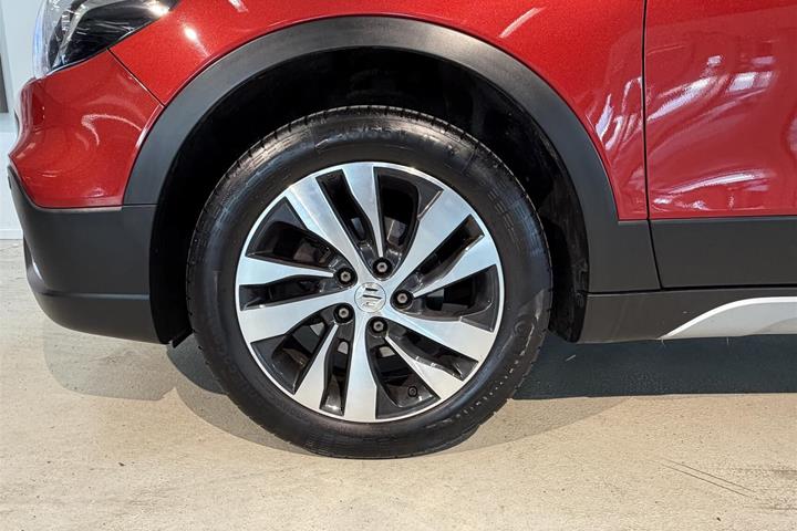 Rød Suzuki S-Cross fra 2019