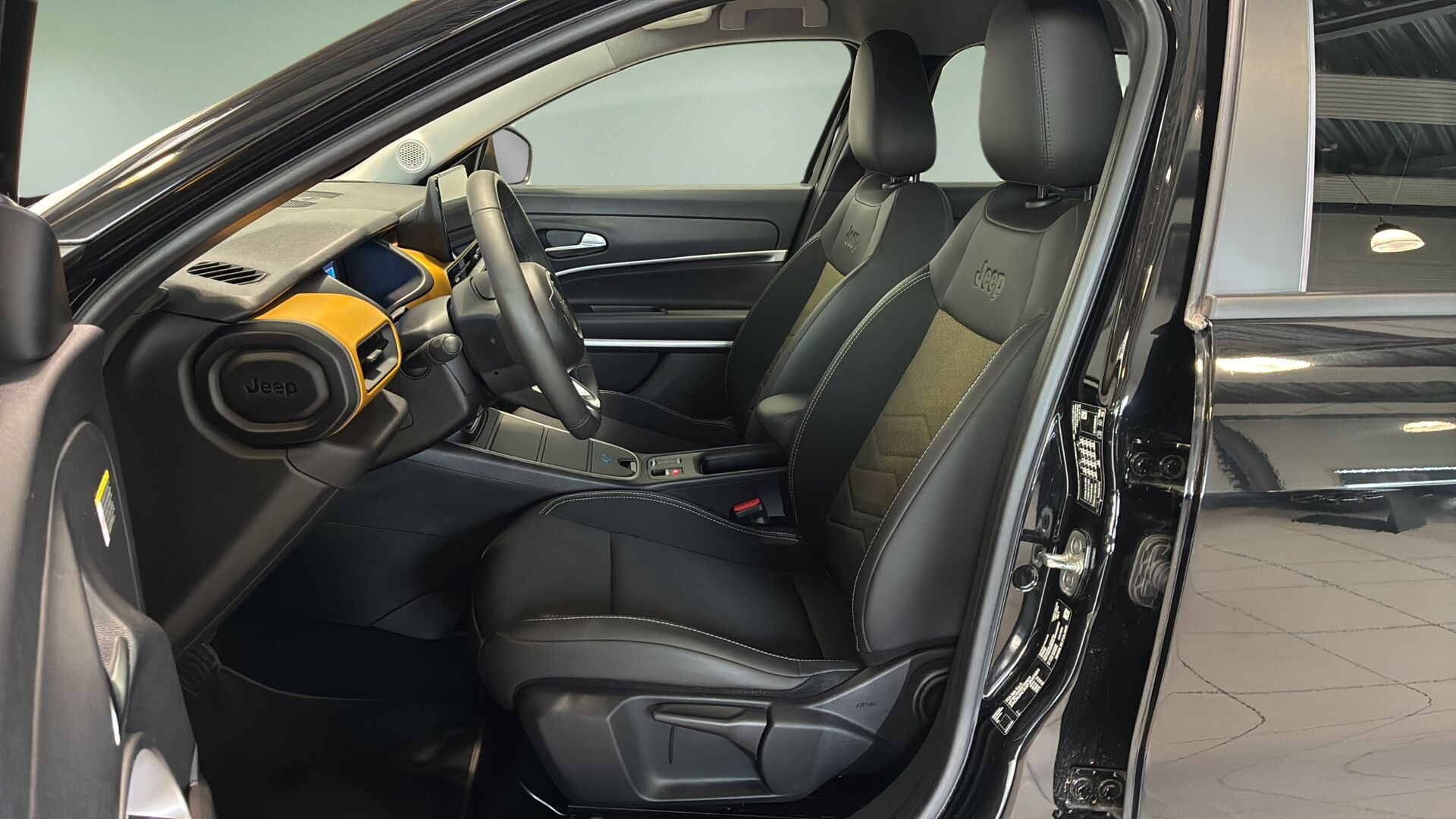 Sort Jeep Avenger fra 2024