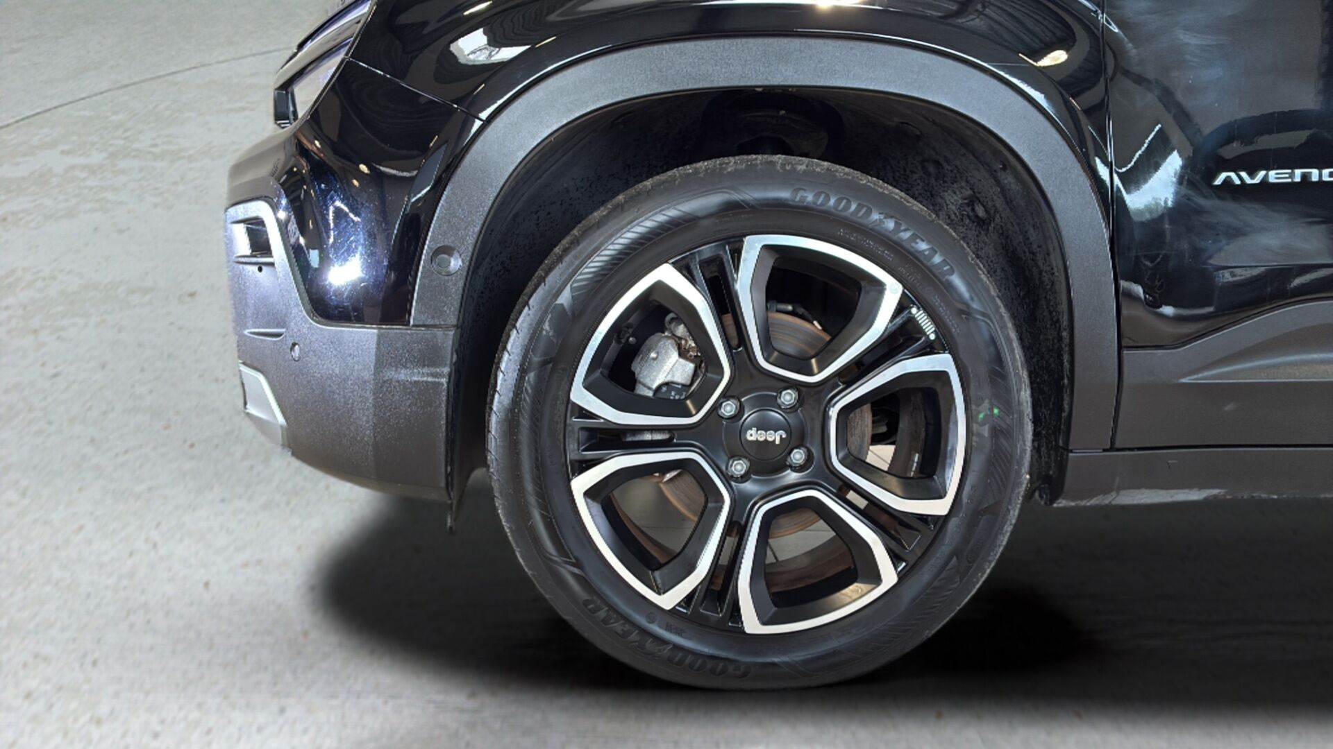 Sort Jeep Avenger fra 2024