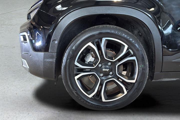 Sort Jeep Avenger fra 2024