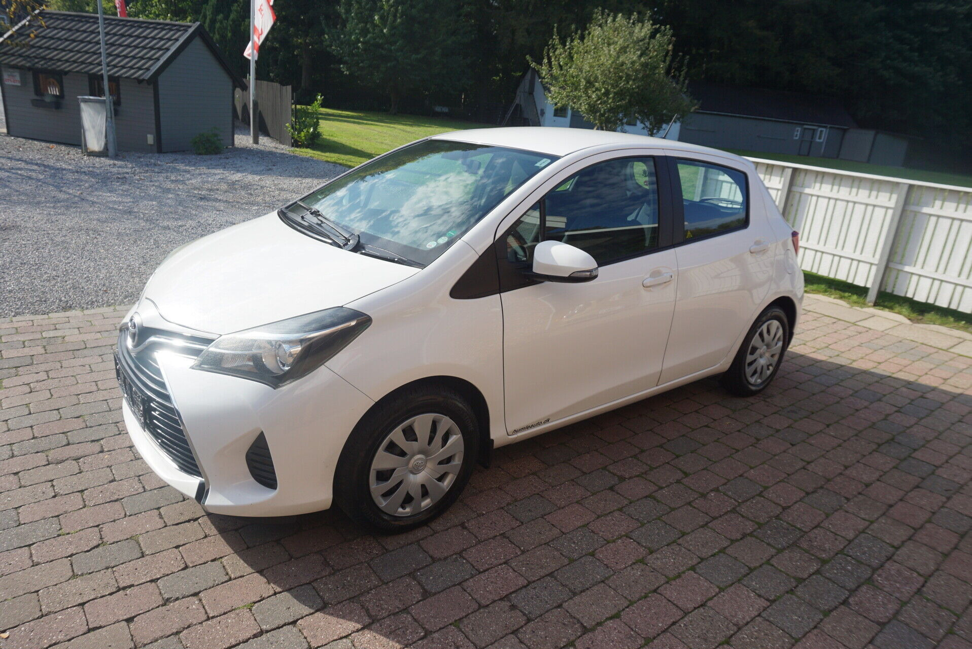 Hvid Toyota Yaris fra 2016