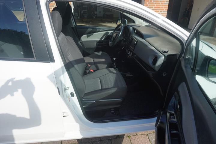 Hvid Toyota Yaris fra 2016