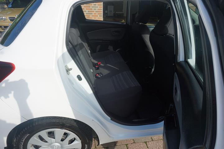 Hvid Toyota Yaris fra 2016