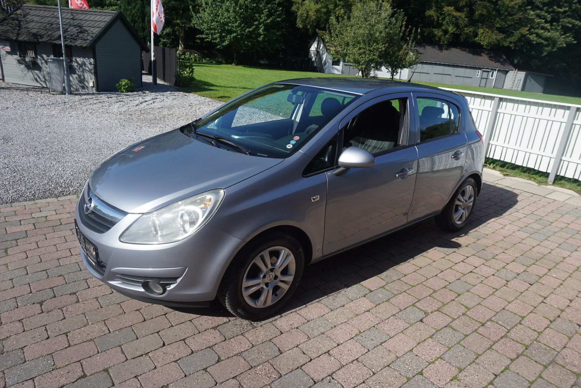 Grå Opel Corsa fra 2009