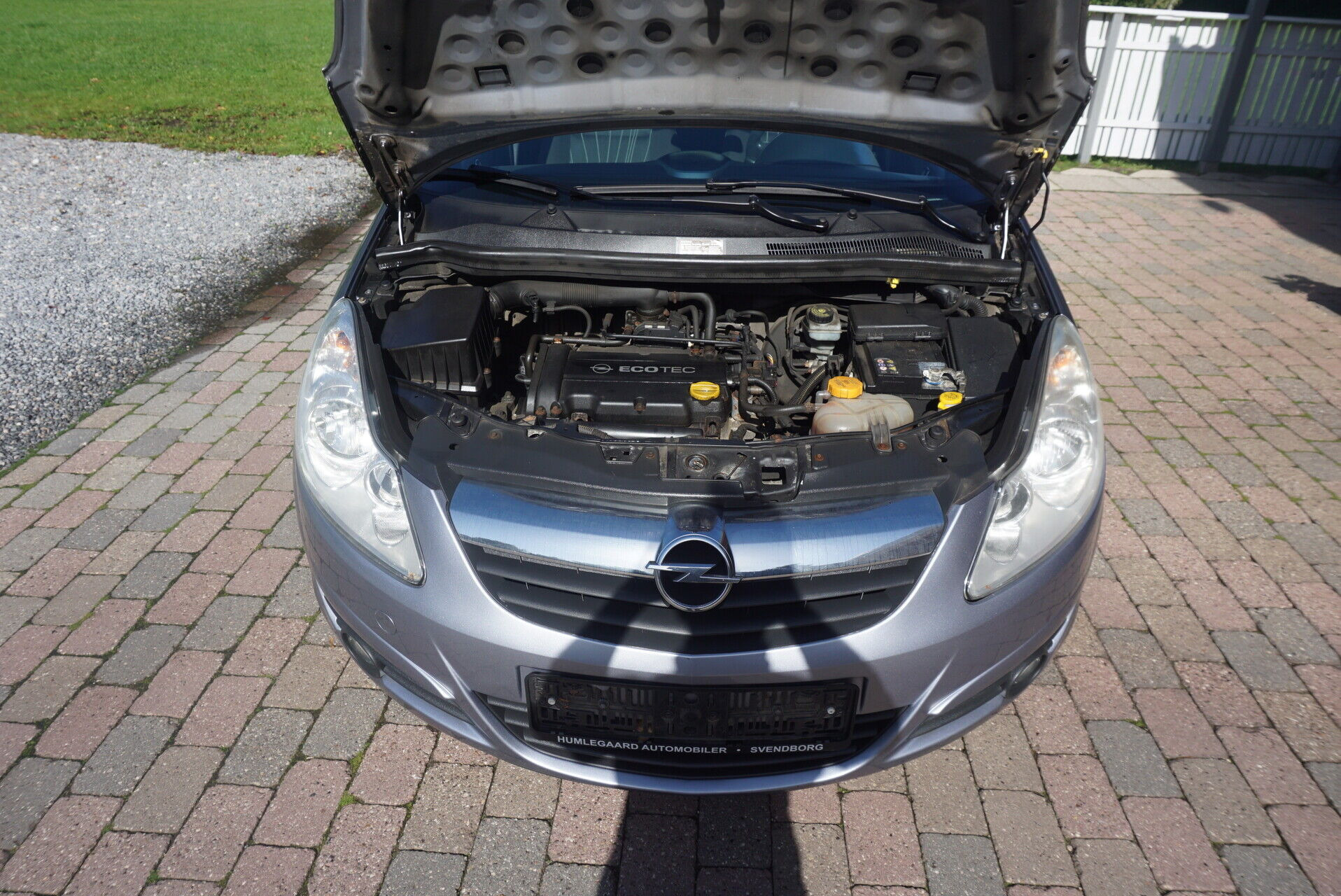 Grå Opel Corsa fra 2009