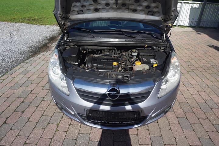 Grå Opel Corsa fra 2009