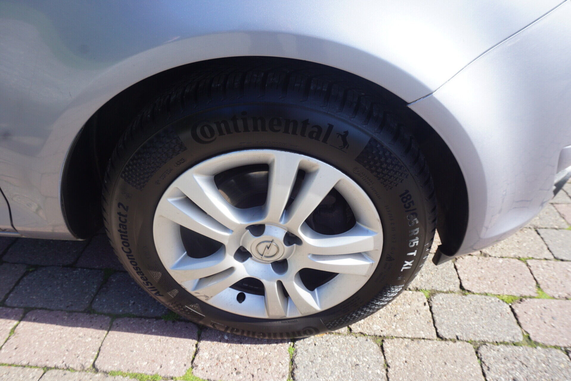 Grå Opel Corsa fra 2009
