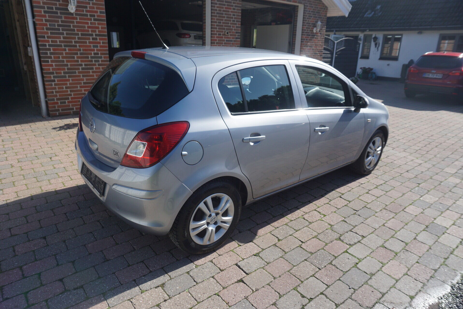 Grå Opel Corsa fra 2009