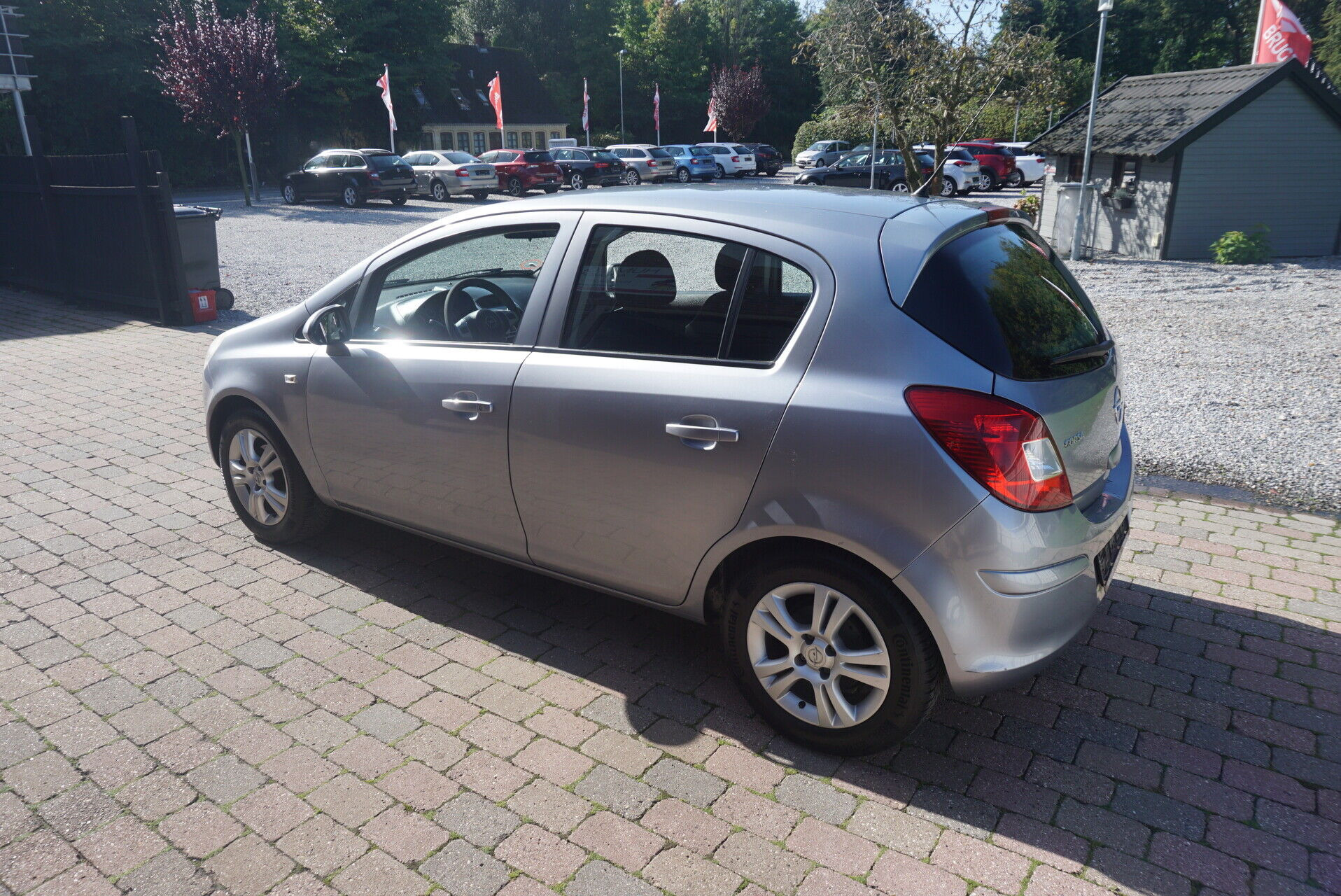 Grå Opel Corsa fra 2009