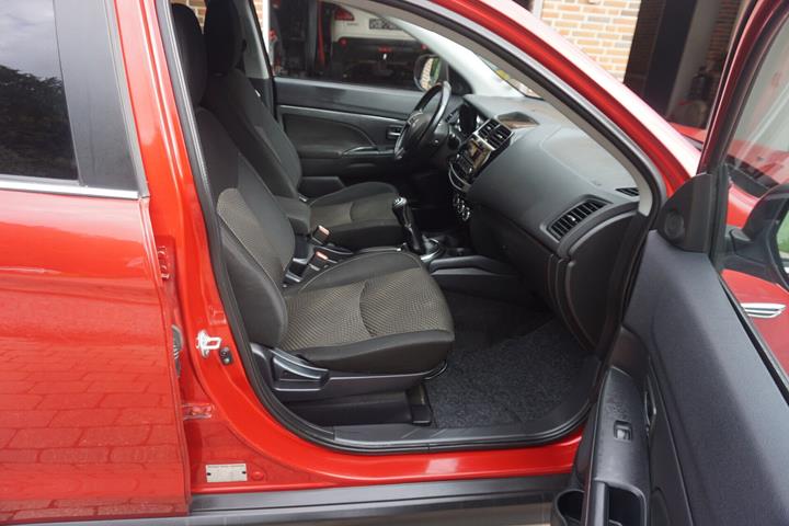 Rød Mitsubishi ASX fra 2014