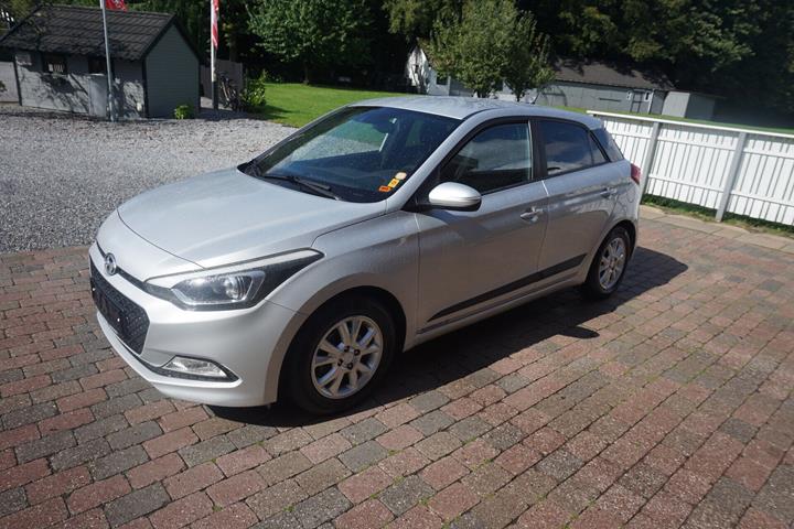 Sølv Hyundai i20 fra 2016