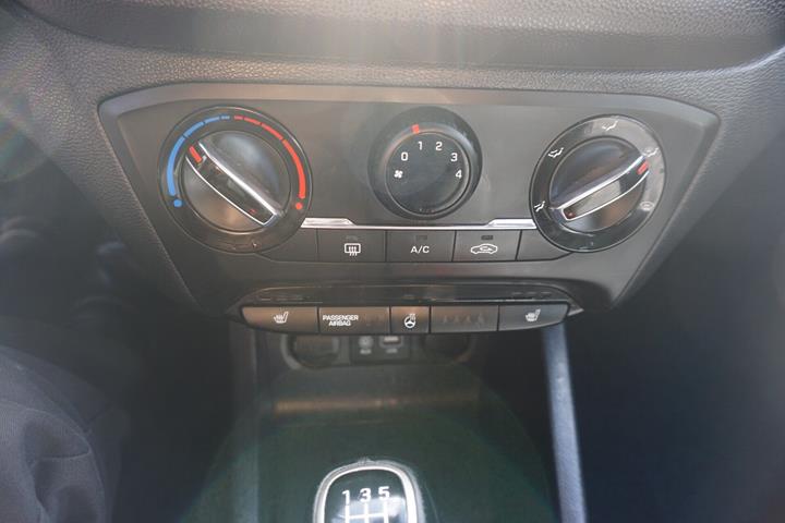 Sølv Hyundai i20 fra 2016