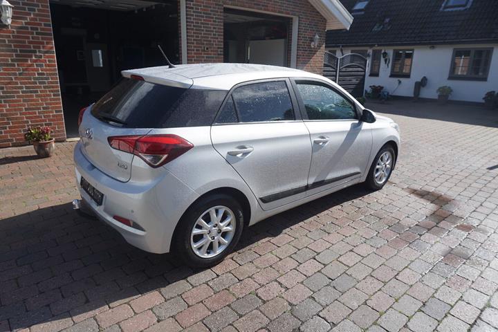 Sølv Hyundai i20 fra 2016