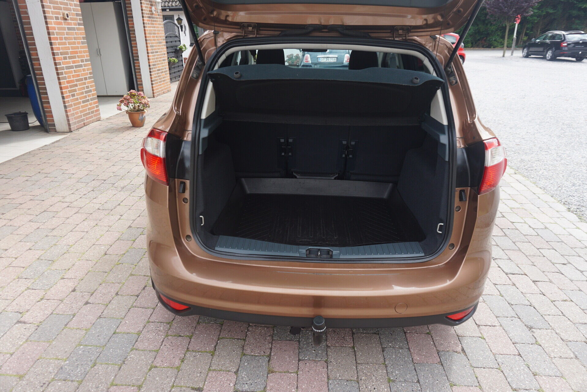 Brun Ford C-MAX fra 2013