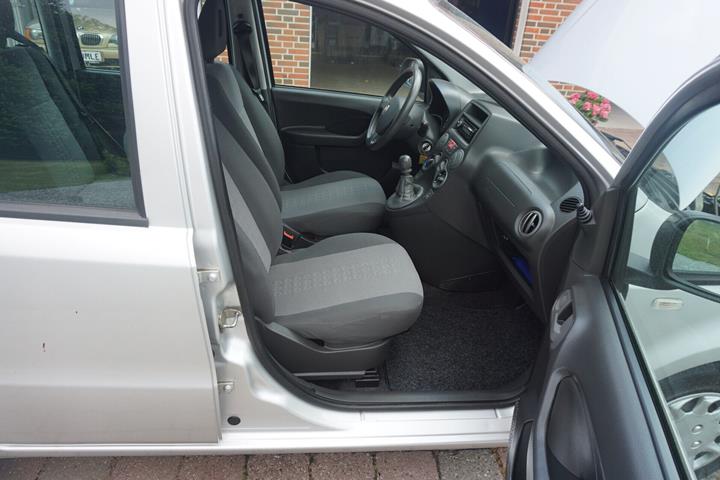 Sølv Fiat Panda fra 2012
