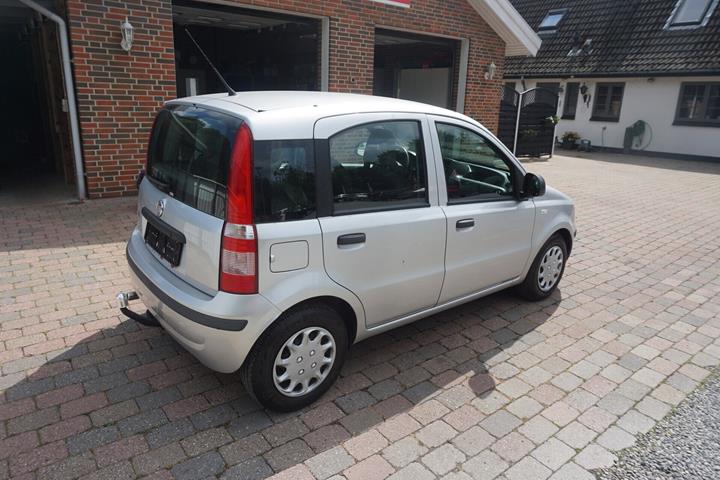 Sølv Fiat Panda fra 2012