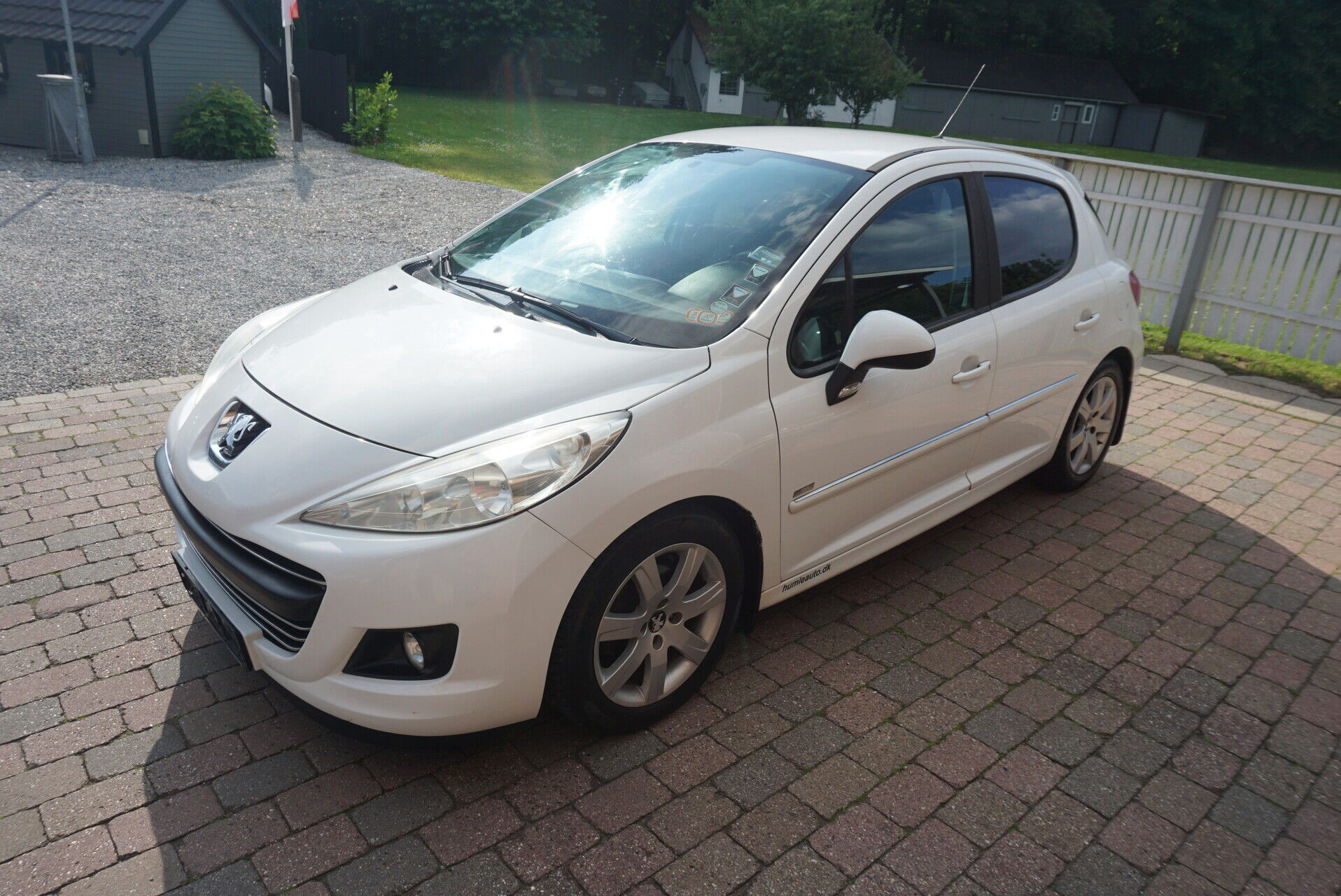 Hvid Peugeot 207 fra 2010
