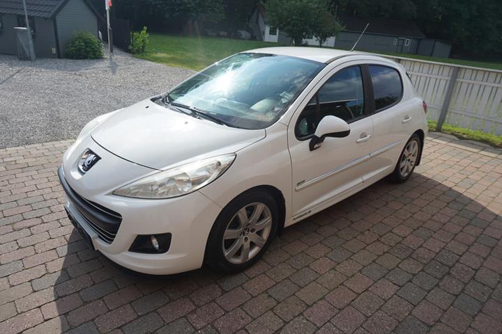 Hvid Peugeot 207 fra 2010