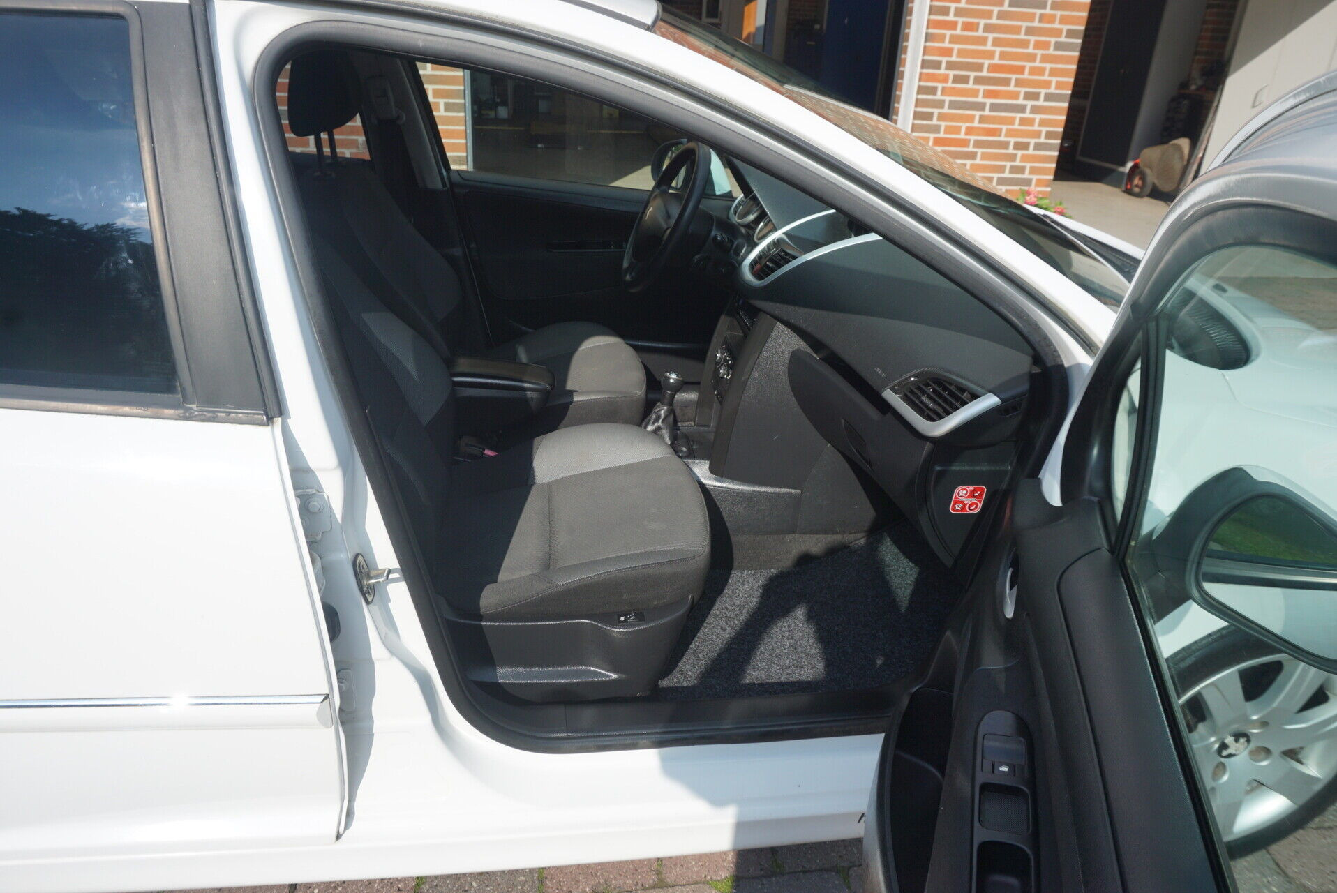 Hvid Peugeot 207 fra 2010