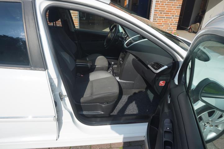 Hvid Peugeot 207 fra 2010
