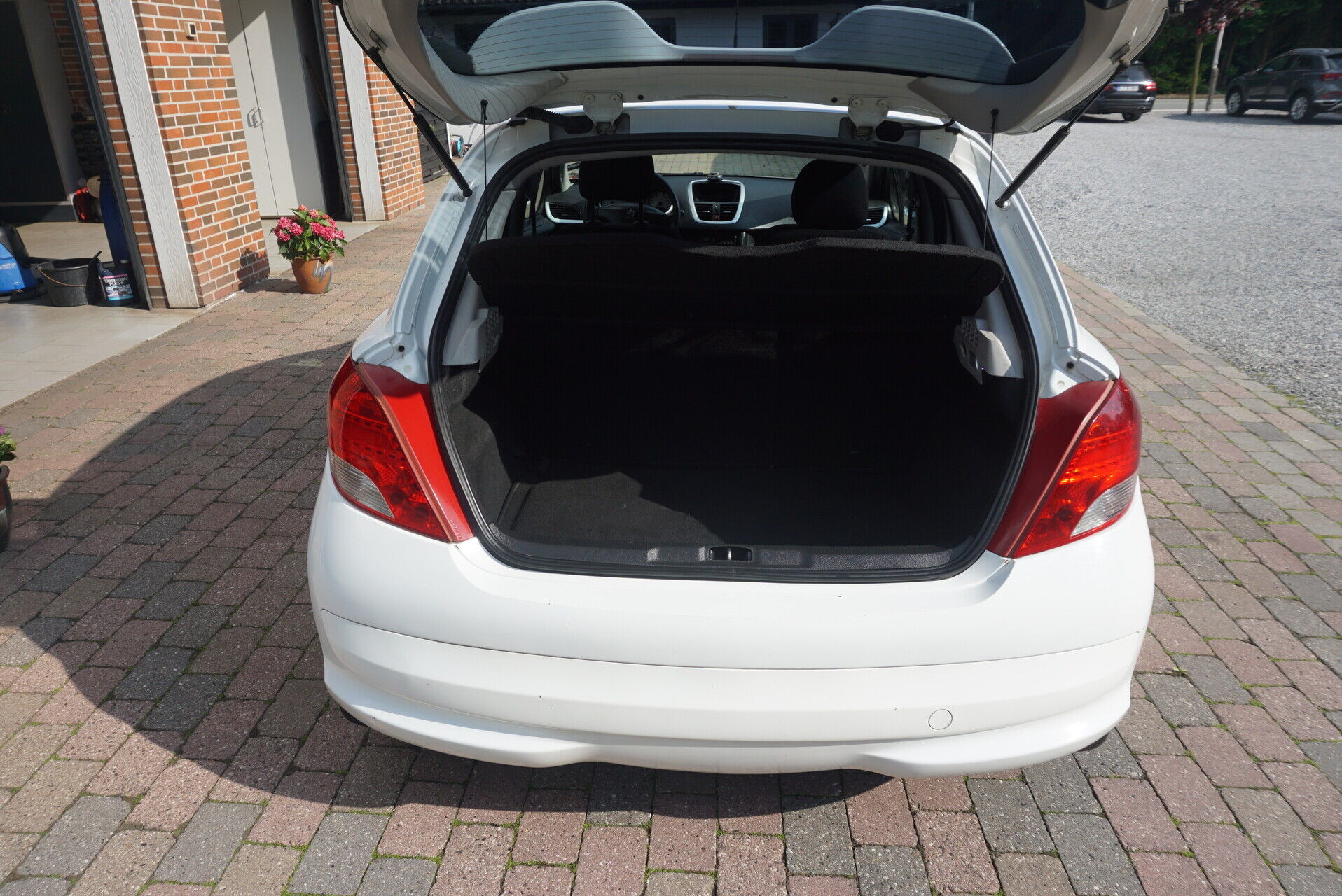 Hvid Peugeot 207 fra 2010