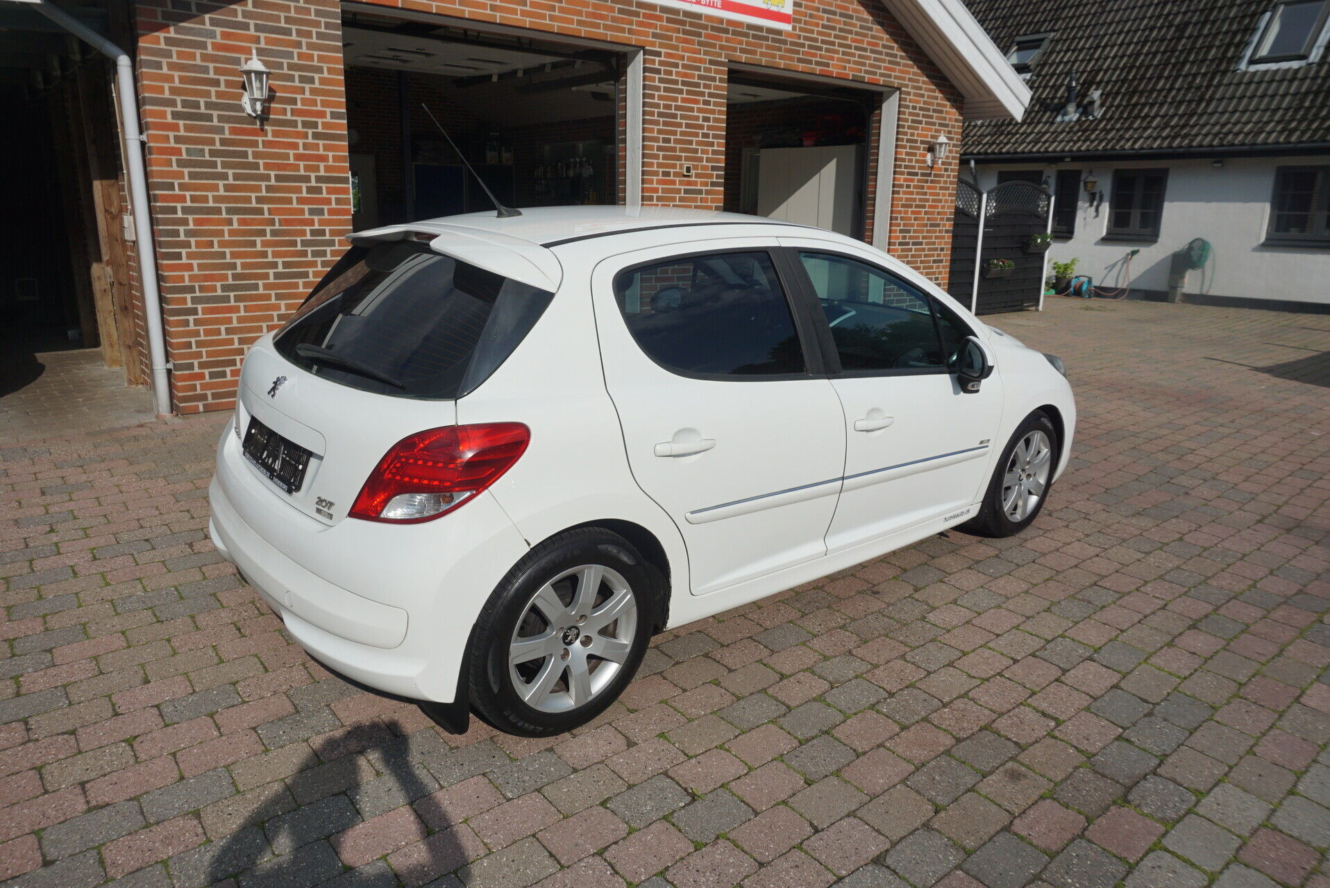 Hvid Peugeot 207 fra 2010