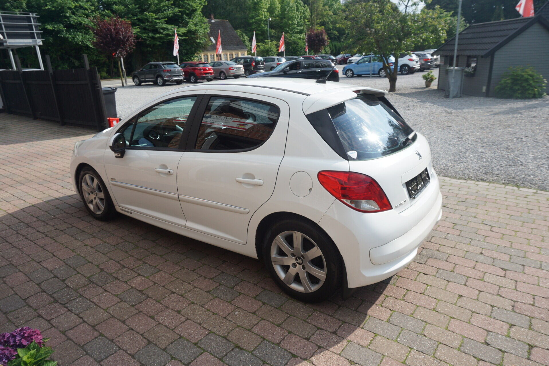 Hvid Peugeot 207 fra 2010