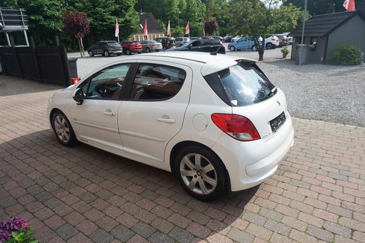 Hvid Peugeot 207 fra 2010
