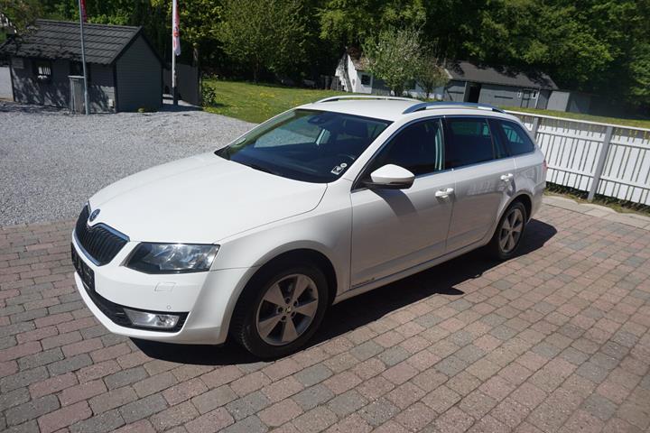 Hvid Skoda Octavia fra 2014